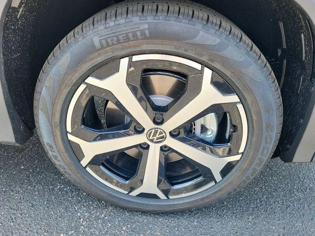 new 2025 Volkswagen Tiguan car, priced at $32,989