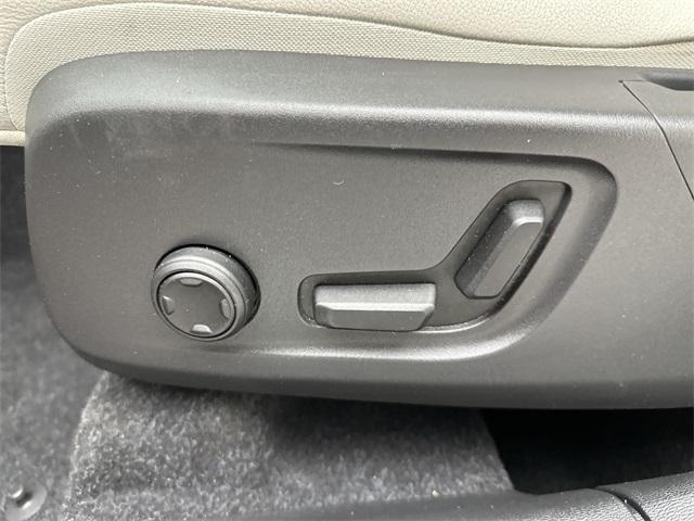 used 2020 Volvo XC40 car, priced at $24,499