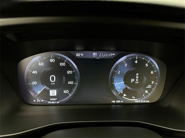 used 2020 Volvo XC40 car, priced at $24,499