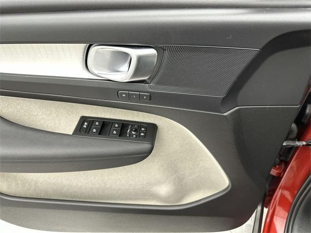 used 2020 Volvo XC40 car, priced at $24,499