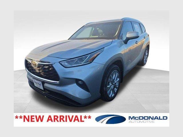 used 2020 Toyota Highlander car, priced at $29,731