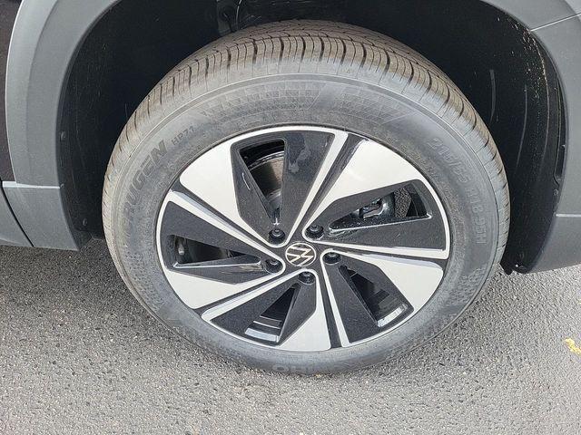 new 2025 Volkswagen Taos car, priced at $28,958