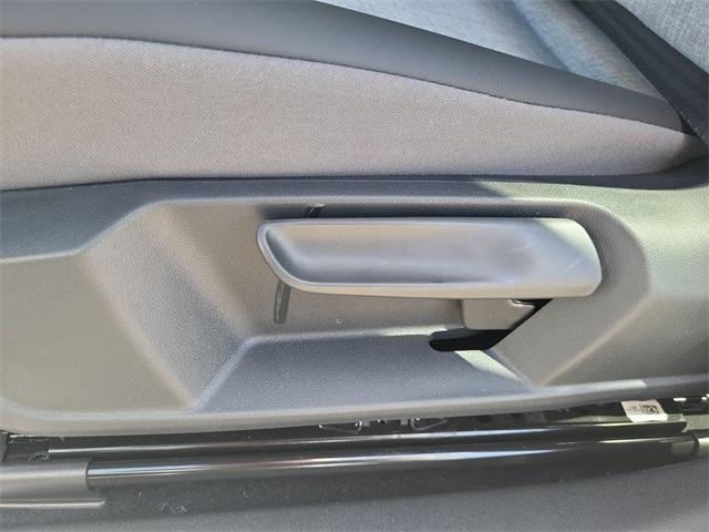 new 2025 Volkswagen ID.4 car, priced at $31,560