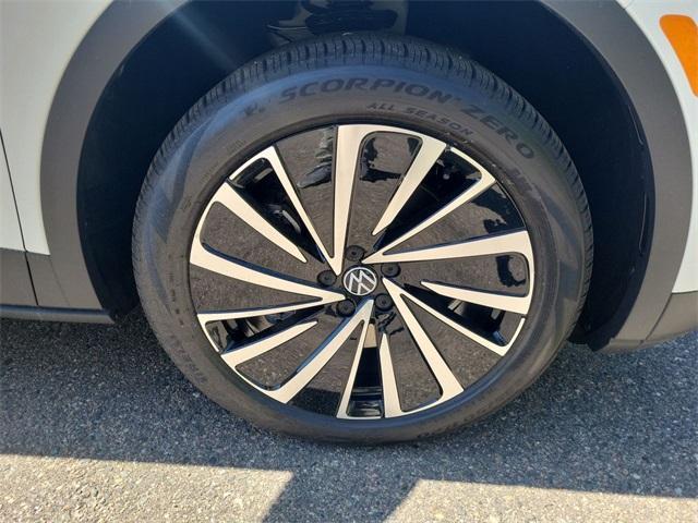 new 2025 Volkswagen ID.4 car, priced at $31,560