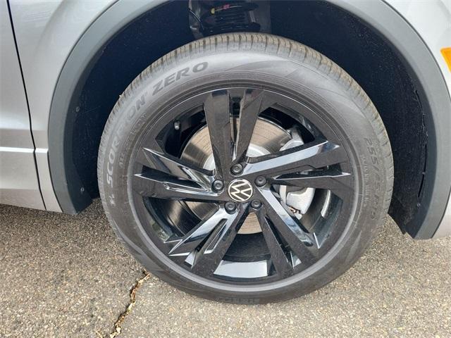 new 2024 Volkswagen Tiguan car, priced at $33,866