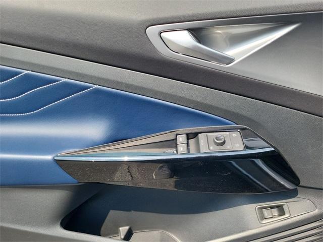 new 2025 Volkswagen ID.4 car, priced at $38,832