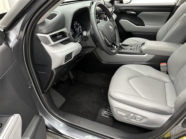 used 2020 Toyota Highlander car, priced at $36,999