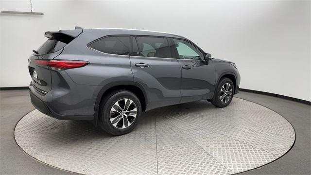 used 2020 Toyota Highlander car, priced at $36,999