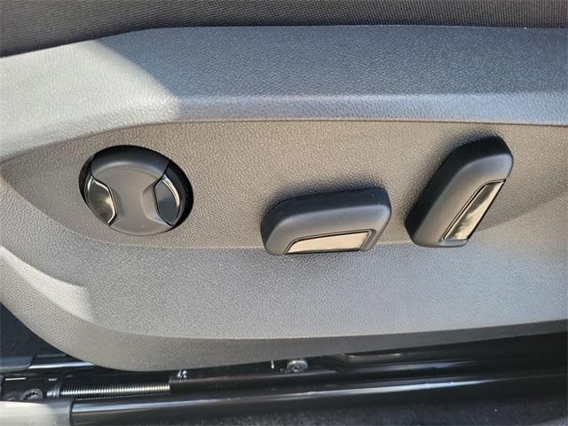 new 2025 Volkswagen Taos car