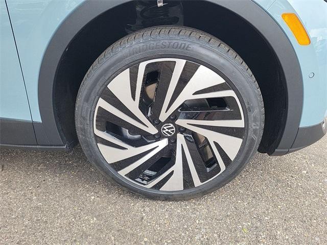 new 2025 Volkswagen ID.4 car, priced at $46,093