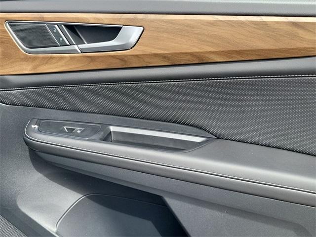 new 2025 Volkswagen Atlas car, priced at $44,353