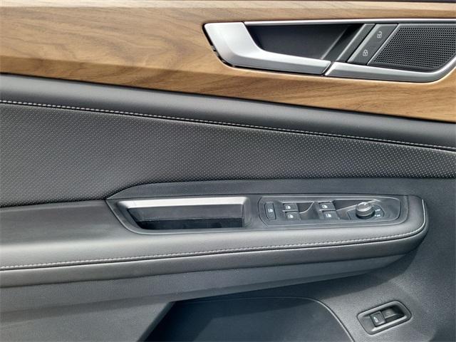 new 2025 Volkswagen Atlas car, priced at $42,648