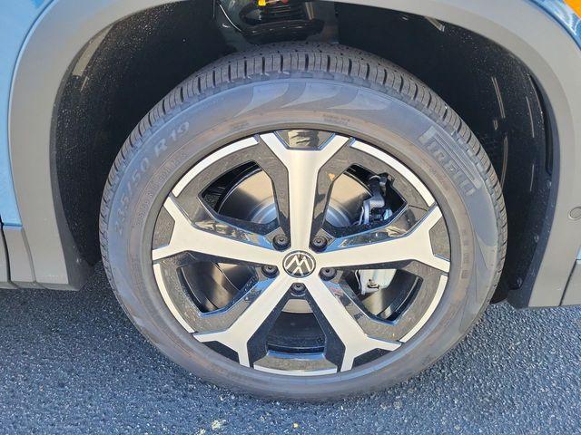 new 2025 Volkswagen Tiguan car, priced at $33,412