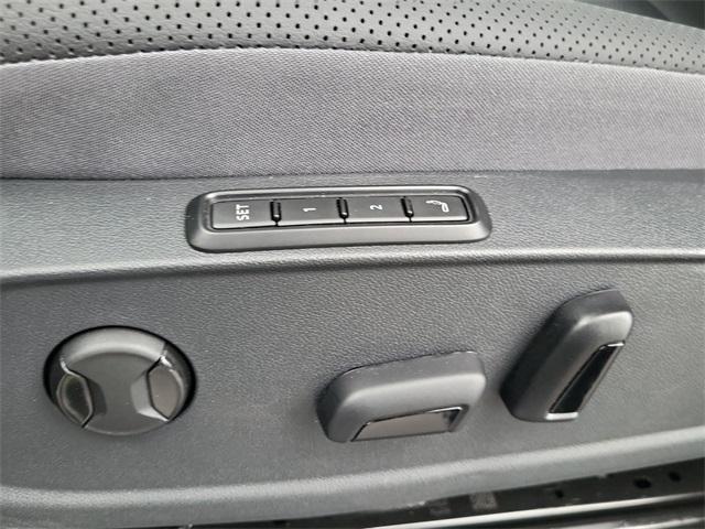 new 2025 Volkswagen ID.4 car, priced at $39,343