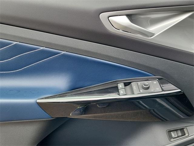 new 2025 Volkswagen ID.4 car, priced at $46,093