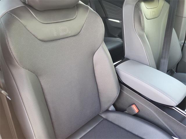 new 2025 Volkswagen ID.4 car, priced at $42,997