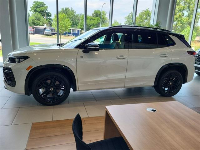 new 2025 Volkswagen Tiguan car, priced at $37,833