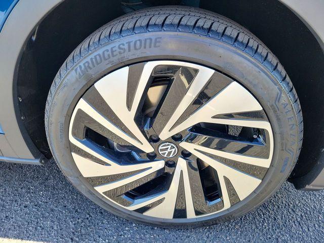 new 2025 Volkswagen ID.4 car, priced at $48,288