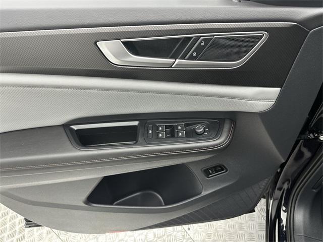 used 2025 Volkswagen Atlas car, priced at $43,000