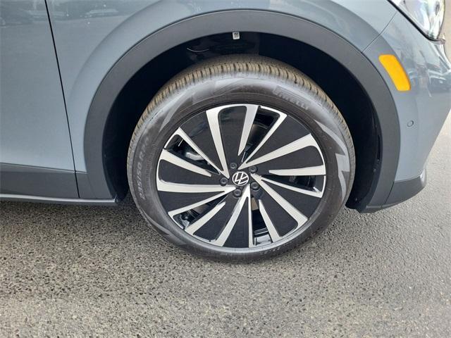new 2025 Volkswagen ID.4 car, priced at $38,060