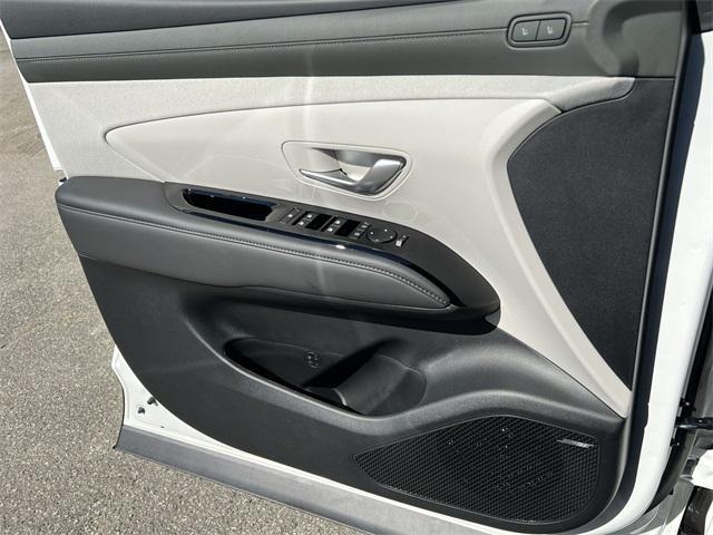 new 2026 Hyundai TUCSON Hybrid car, priced at $42,731