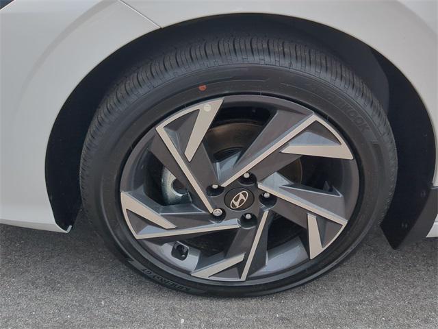 new 2025 Hyundai Elantra car, priced at $30,518