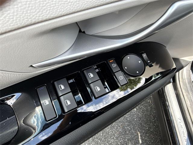 new 2025 Hyundai TUCSON Hybrid car, priced at $41,037