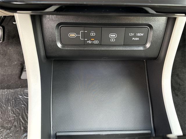 new 2025 Hyundai TUCSON Hybrid car, priced at $41,037