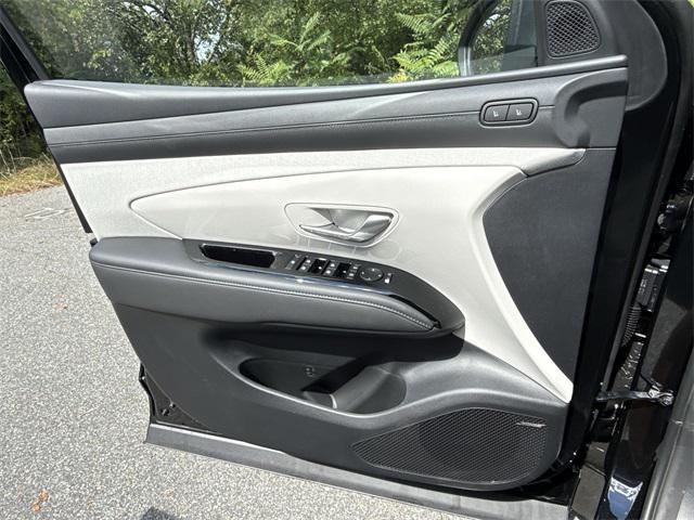 new 2025 Hyundai TUCSON Hybrid car, priced at $41,037