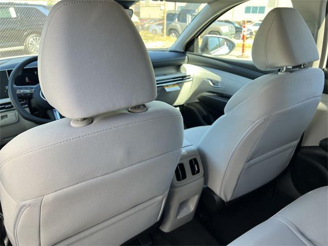 new 2025 Hyundai TUCSON Hybrid car, priced at $34,428