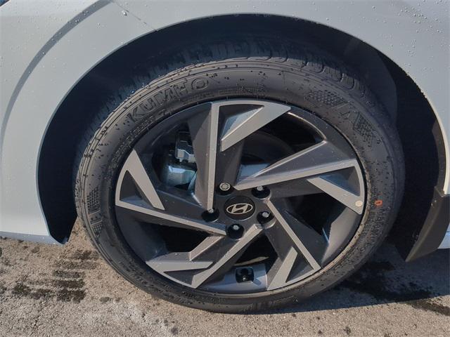 new 2025 Hyundai Elantra car, priced at $24,139