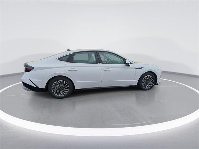 new 2025 Hyundai Sonata Hybrid car, priced at $31,683