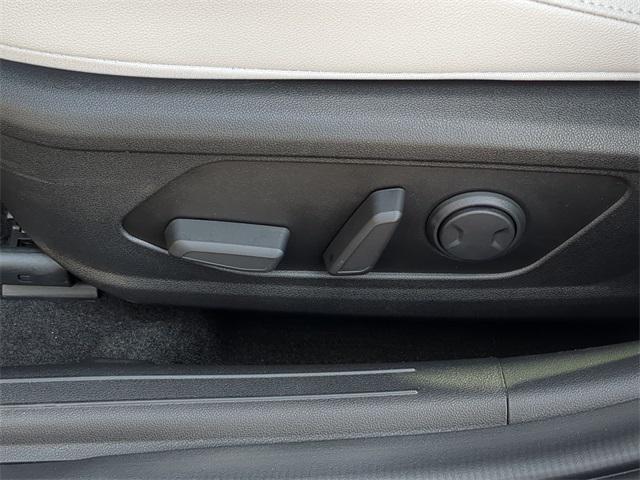 new 2025 Hyundai Elantra car, priced at $30,002