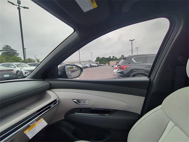 new 2025 Hyundai TUCSON Hybrid car, priced at $41,001