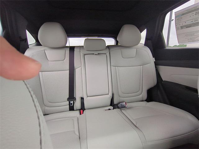 new 2025 Hyundai TUCSON Hybrid car, priced at $41,001