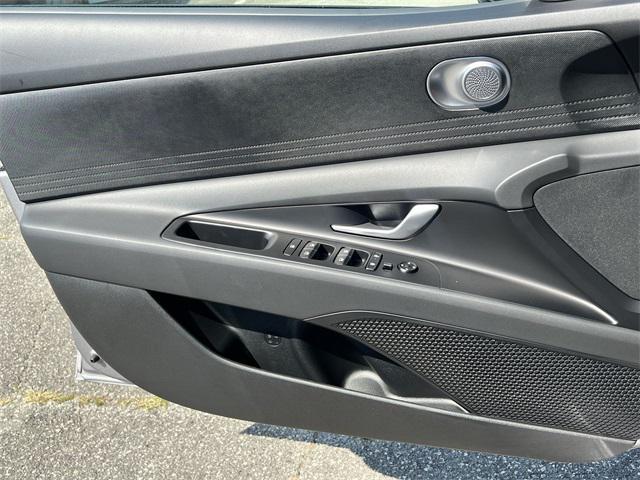 new 2025 Hyundai ELANTRA HEV car, priced at $25,500