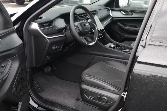 new 2025 Jeep Grand Cherokee car, priced at $45,795