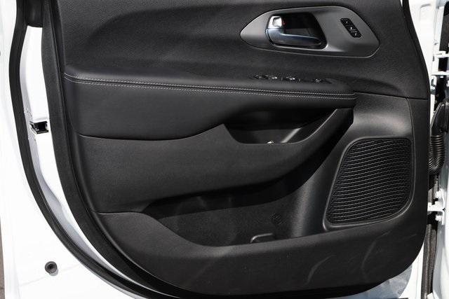 new 2026 Chrysler Pacifica car, priced at $39,408