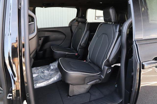 new 2026 Chrysler Pacifica car, priced at $45,678