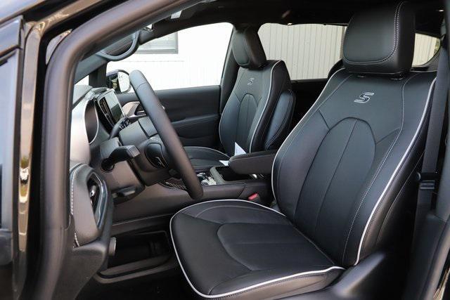 new 2026 Chrysler Pacifica car, priced at $45,678