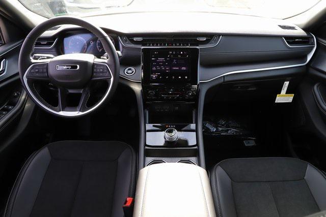 new 2025 Jeep Grand Cherokee car, priced at $39,837