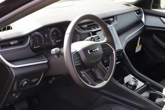 new 2025 Jeep Grand Cherokee car, priced at $39,837