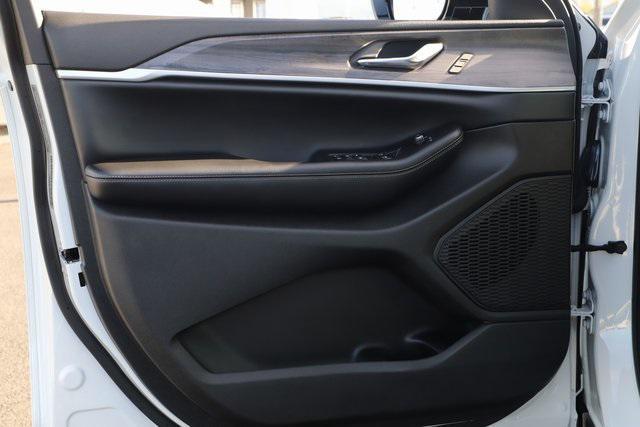 used 2024 Jeep Grand Cherokee car, priced at $29,148