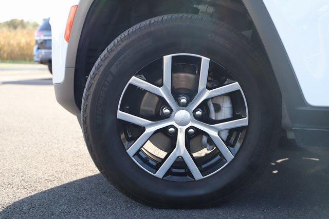 used 2024 Jeep Grand Cherokee car, priced at $29,148