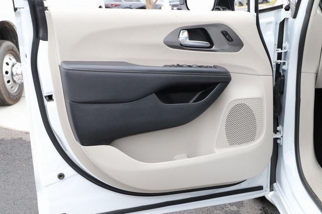 used 2024 Chrysler Pacifica car, priced at $28,979