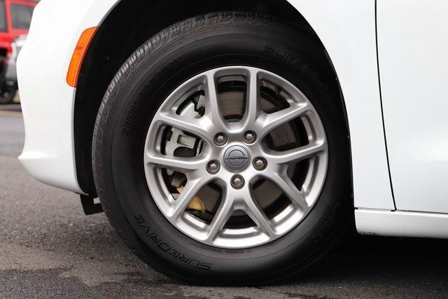 used 2024 Chrysler Pacifica car, priced at $28,979