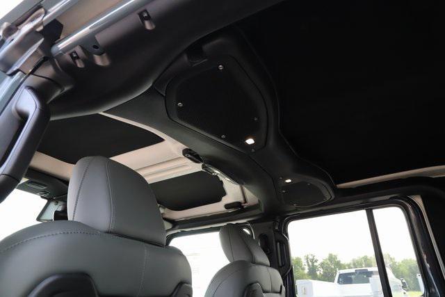 new 2025 Jeep Gladiator car, priced at $57,077