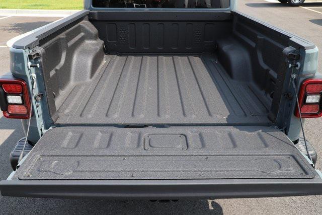 new 2025 Jeep Gladiator car, priced at $57,077