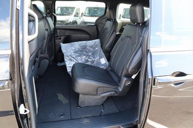 new 2026 Chrysler Pacifica car, priced at $39,408