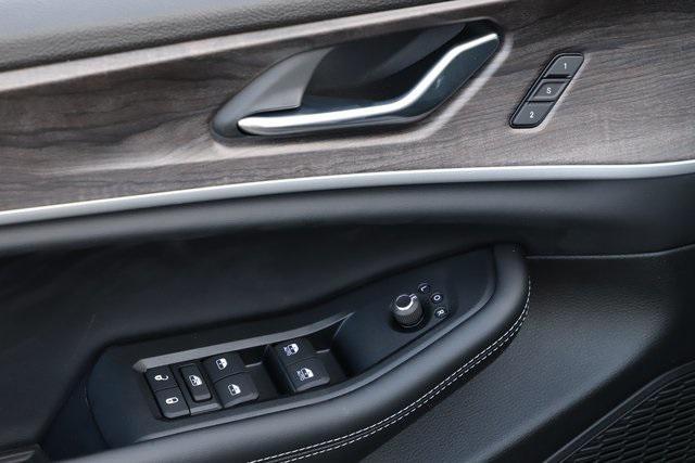 new 2025 Jeep Grand Cherokee car, priced at $47,896